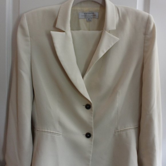 Tahari Dresses & Skirts - Tahari Cream Classy Suit Blazer Skirt 2 Piece Set